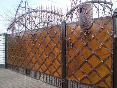 254. Ворота в Екатеринбурге фото
